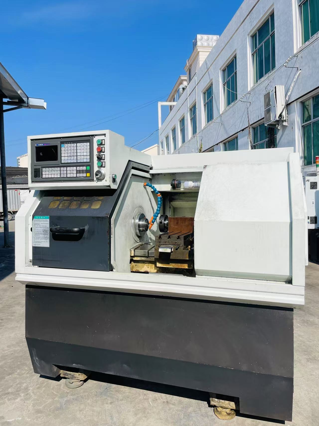 同款2臺0640數(shù)控車方機床 配廣數(shù)980tb3系統(tǒng),伺服主軸帶飛刀盤動力頭